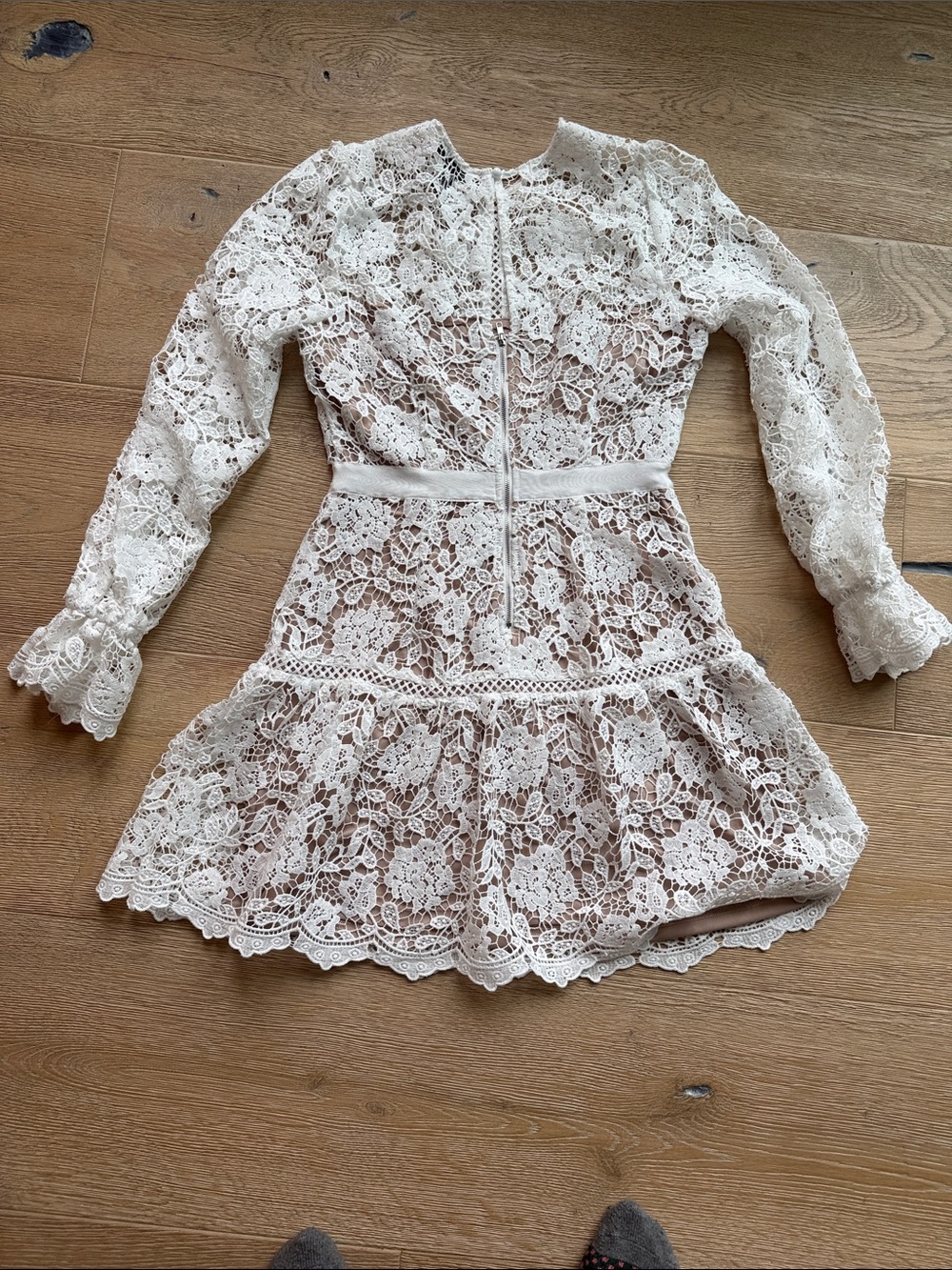 Feminine Floral Lace Long Sleeve Mini Dress - Picture 5 of 8